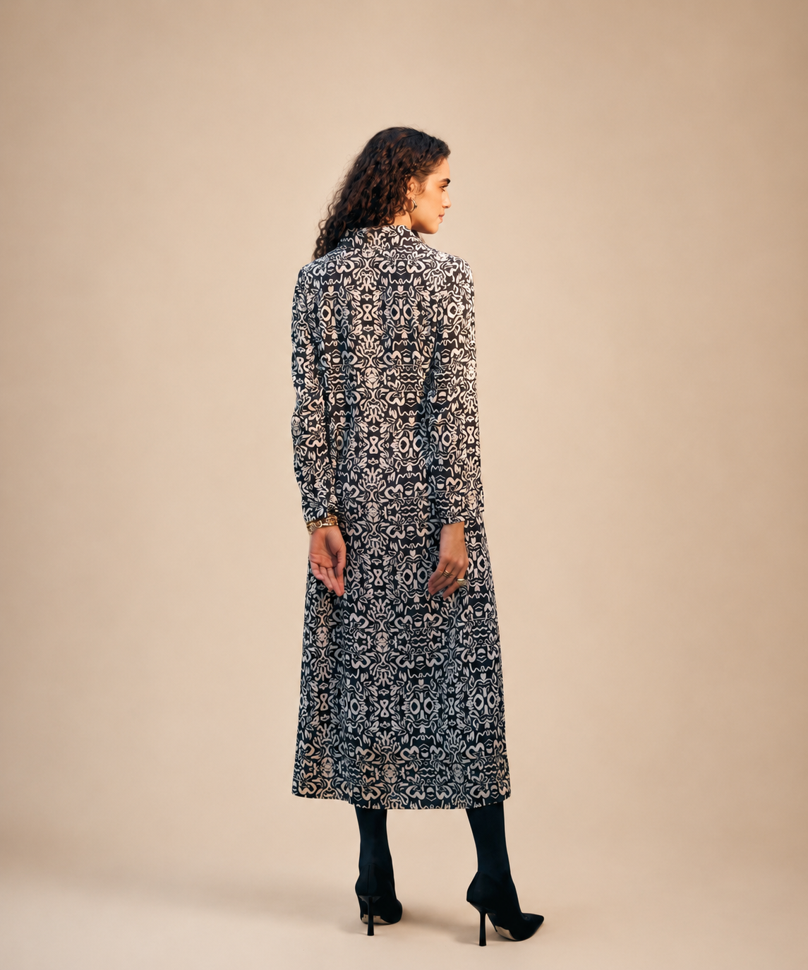 VvTi of Black Abstract Printed Maxi Dress ( Calf Length )